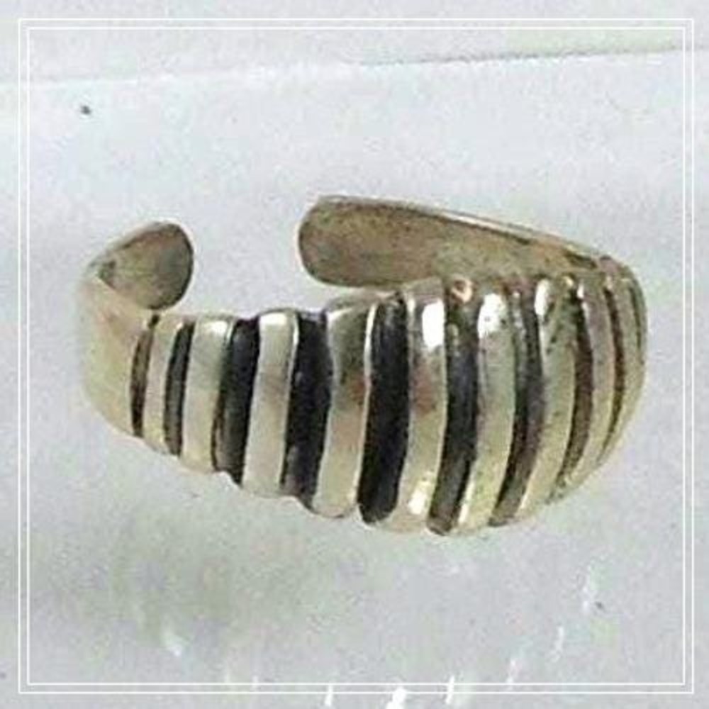 Vintage 925 Sterling Silver Ribbed Dome Toe‎ Ring: Thailand High Quality Design